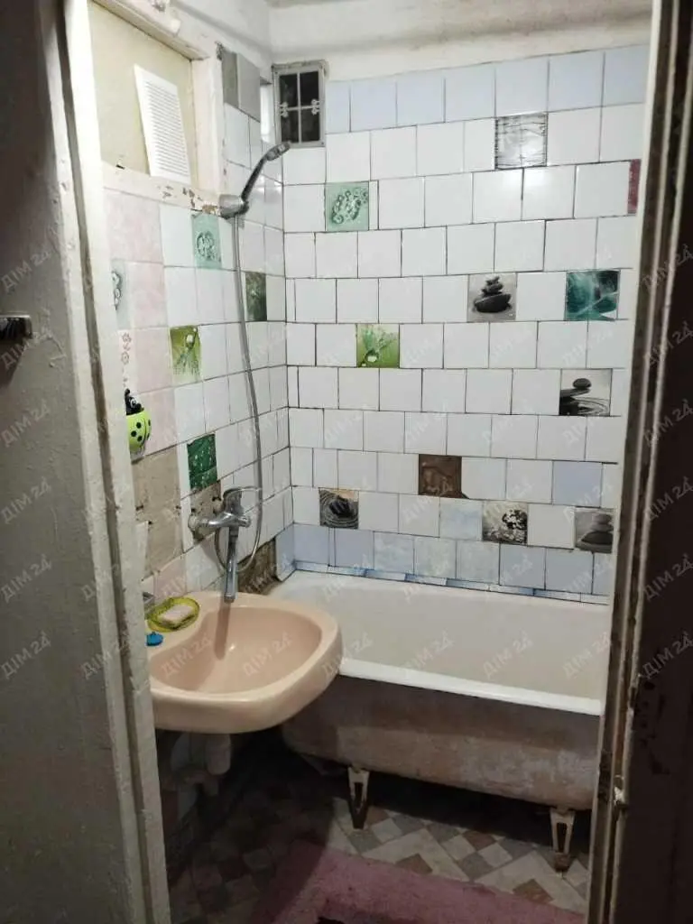 Продаж трикімнатної квартири на Леваді